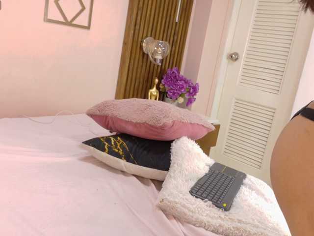 Victoia-Navarroo live cam on BongaCams