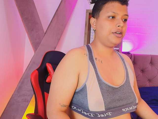Loularson live cam on BongaCams