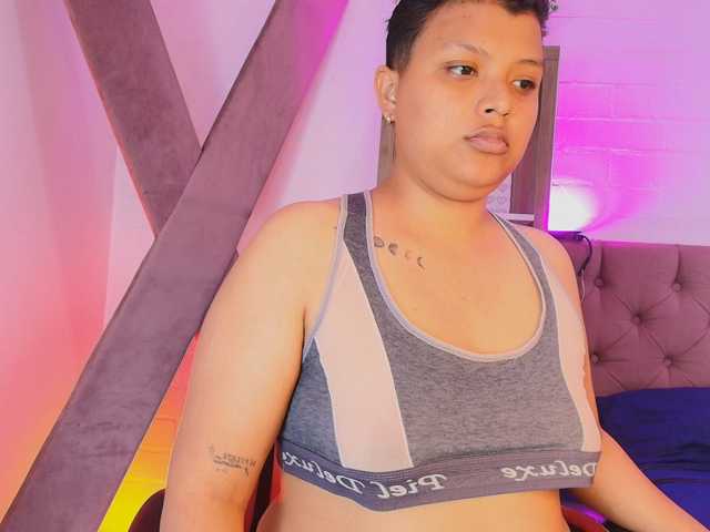 Loularson live cam on BongaCams