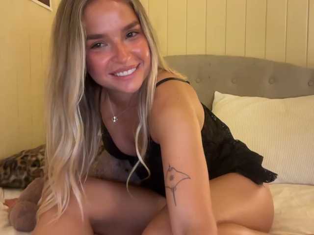 sofia-rhodes live cam on BongaCams