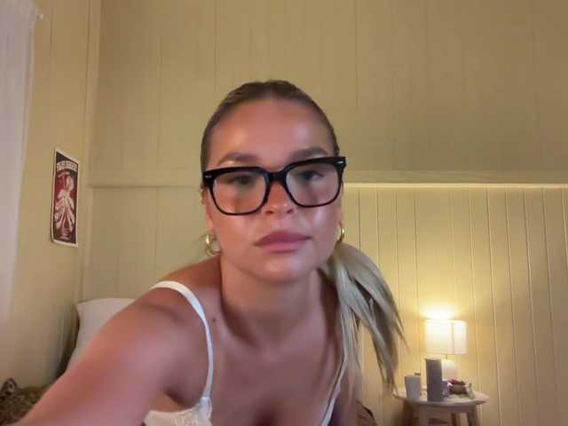 sofia-rhodes live cam on BongaCams