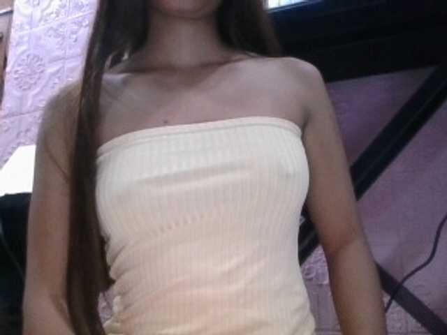 Urbabyregine live cam preview