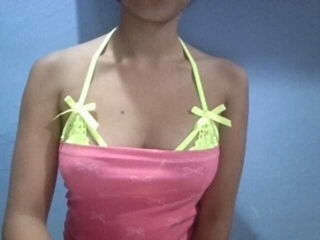 Urbabyregine live cam on BongaCams