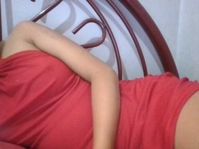 Urbabyregine live cam preview