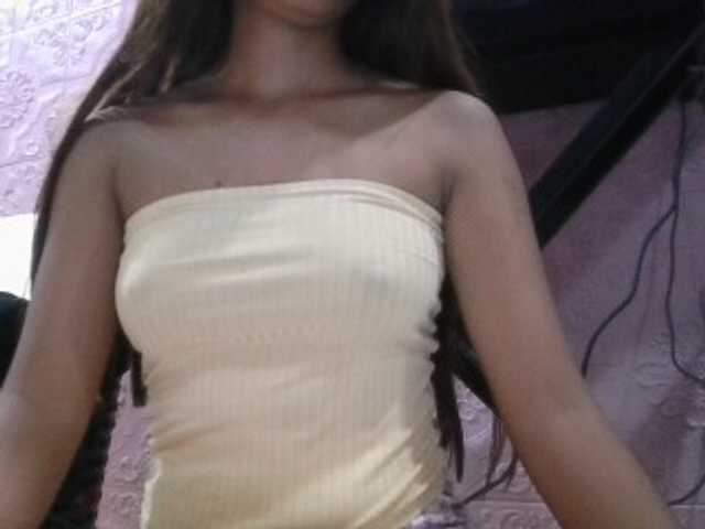 Urbabyregine live cam on BongaCams