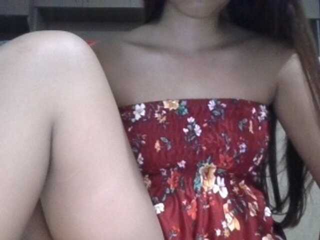 Urbabyregine live cam preview