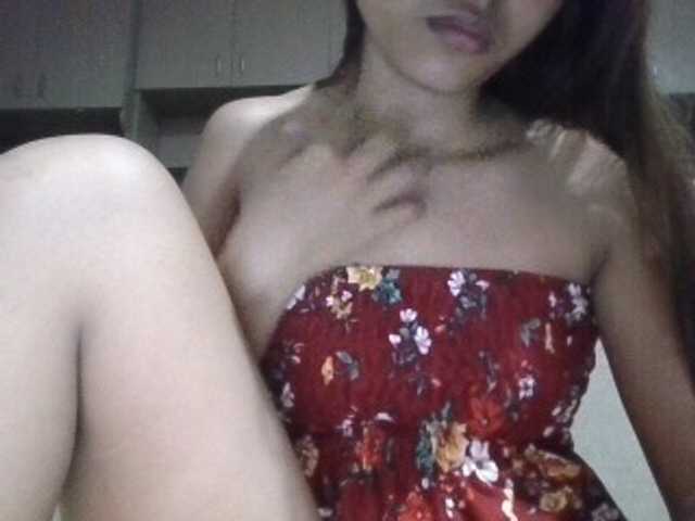 Urbabyregine live cam on BongaCams