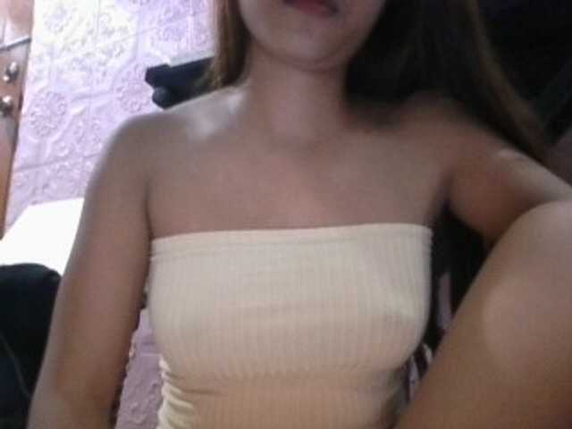 Urbabyregine live cam preview