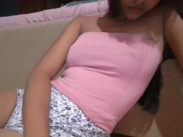 Urbabyregine live cam on BongaCams