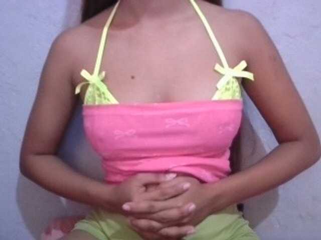 Urbabyregine live cam on BongaCams