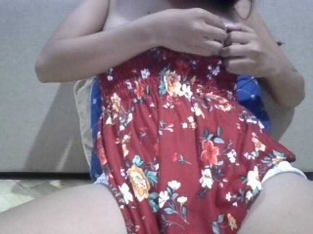Urbabyregine live cam preview