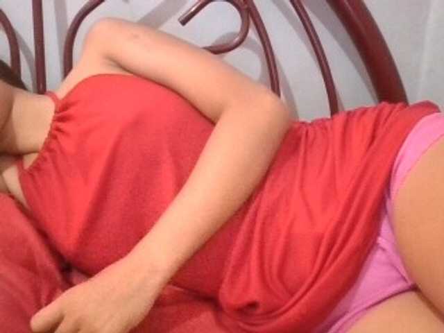 Urbabyregine live cam on BongaCams