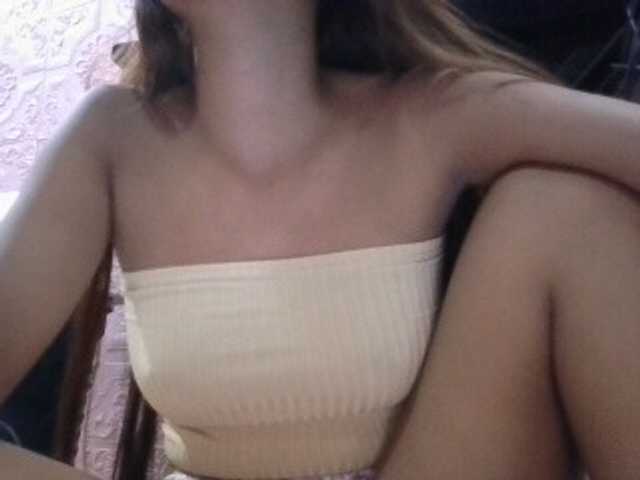 Urbabyregine live cam on BongaCams