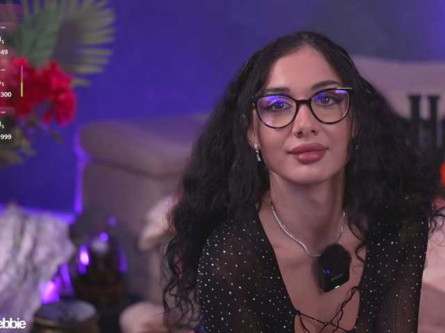le modèle AlessiaDebbie est en webcam porno dans un show sur le site bongacams, il possède les tags suivants: White/Caucasian,Brunette,Shaved