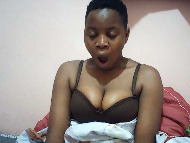 Hornysylvia, en directo ahora en BongaCams
