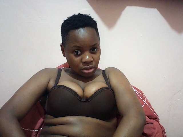 Hornysylvia, en directo ahora en BongaCams