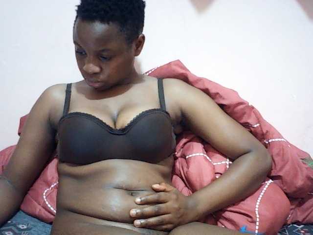 le modèle Ailysylvia est en webcam porno dans un show sur le site bongacams, il possède les tags suivants: Ebony,Brunette,Shaved