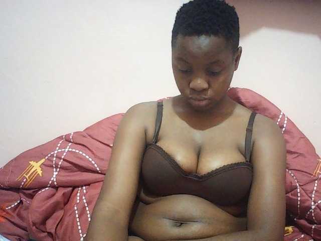 Hornysylvia, live now on BongaCams