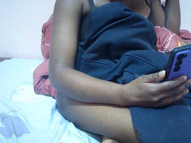 Hornysylvia, en vivo ahora en BongaCams