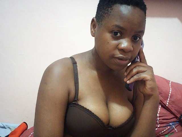 Hornysylvia, en vivo ahora en BongaCams
