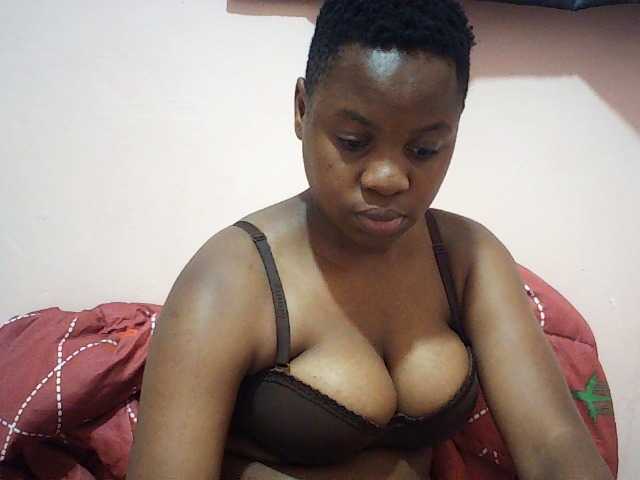 Hornysylvia, en directo ahora en BongaCams