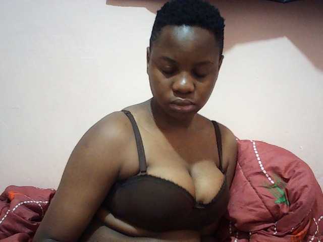 Hornysylvia, en directo ahora en BongaCams
