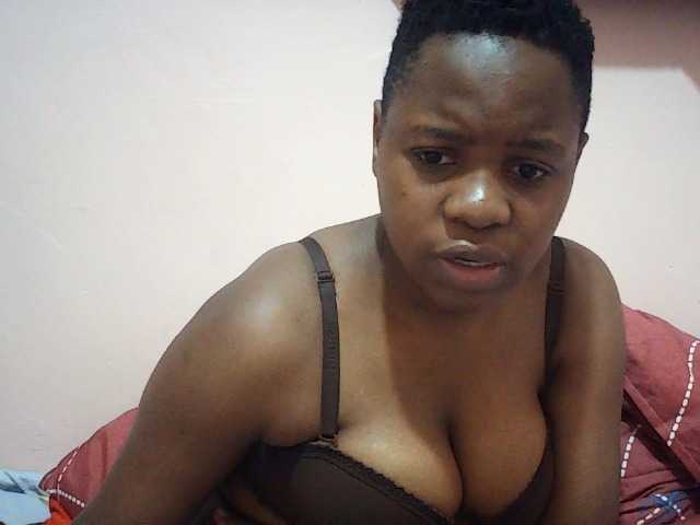 Hornysylvia, en vivo ahora en BongaCams