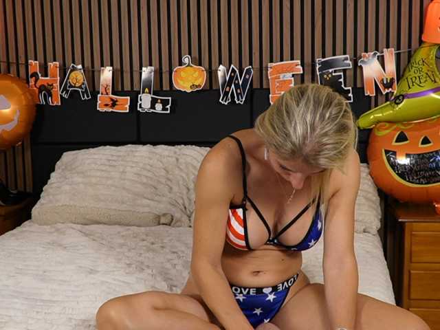 AdelaVibe live cam on BongaCams