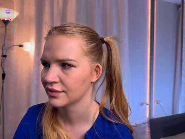 goldieelis live female cam on bongacams