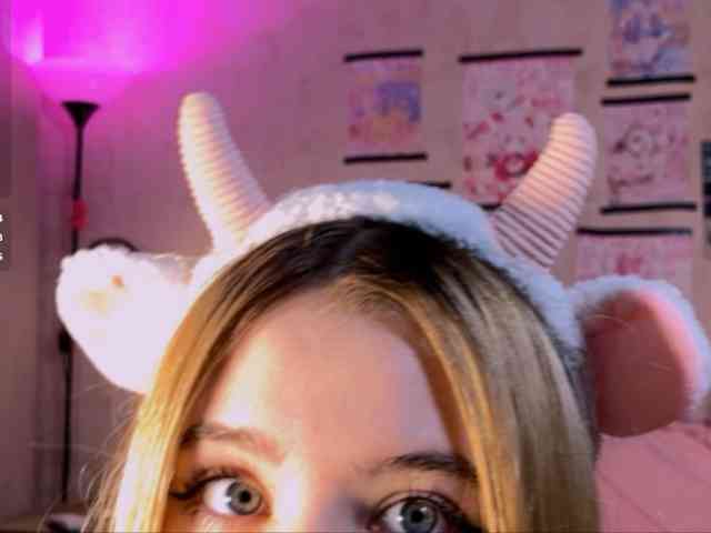 Harunaroon live female cam on bongacams