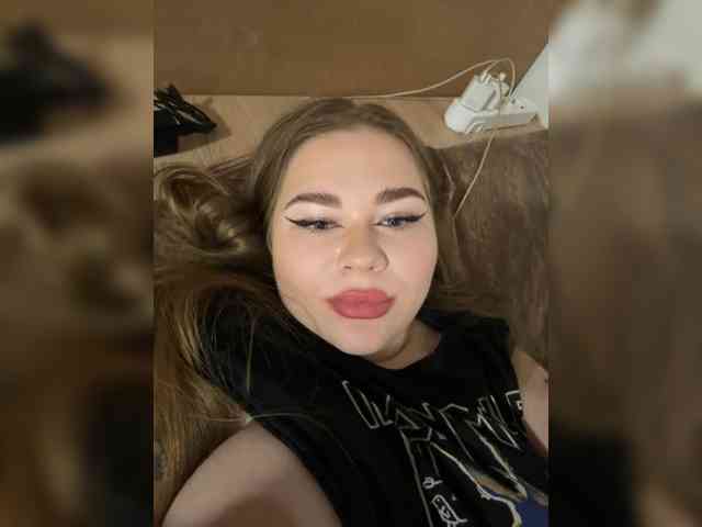 yuilu Live Webcam on BongaCams