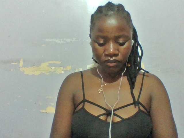 le modèle Sweet-for-daddie est en webcam porno dans un show sur le site bongacams, il possède les tags suivants: Ebony,Brunette,Shaved