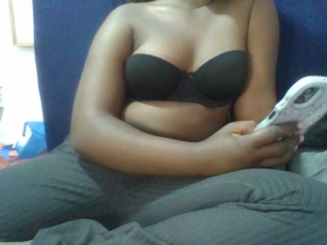 Afrikashee live cam on BongaCams
