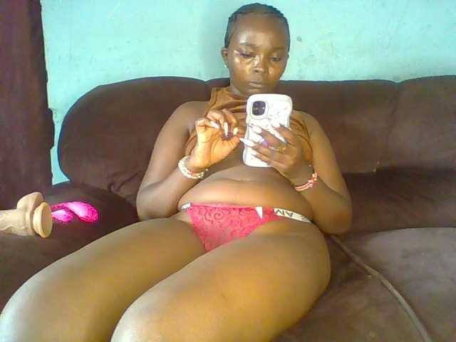 Afrikashee live cam on BongaCams