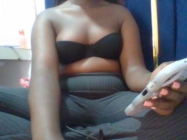 Afrikashee live cam on BongaCams