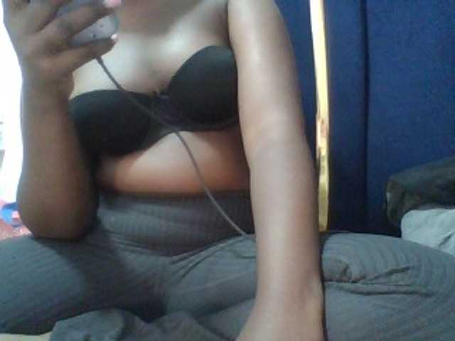 Afrikashee live cam on BongaCams