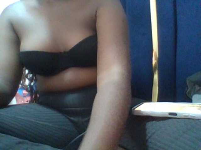 Afrikashee live cam on BongaCams