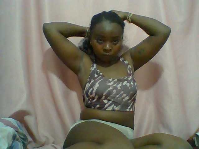 Afrikashee live cam on BongaCams