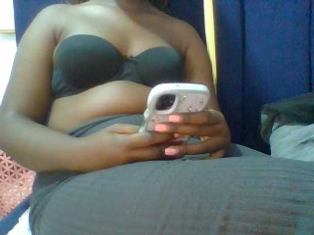 Afrikashee live cam on BongaCams