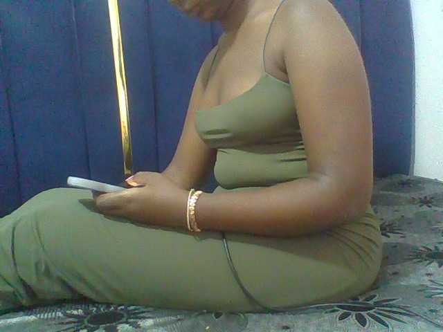 Afrikashee live cam on BongaCams