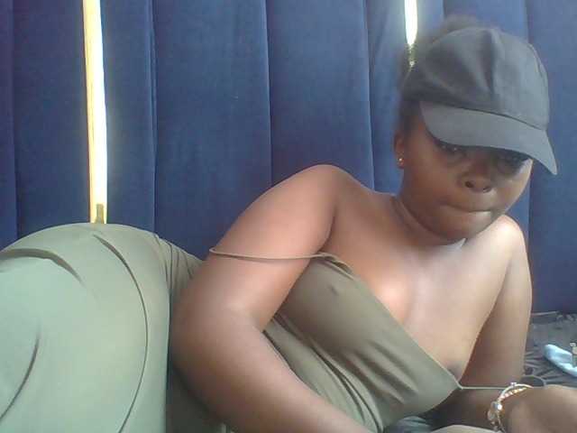 Afrikashee live cam on BongaCams
