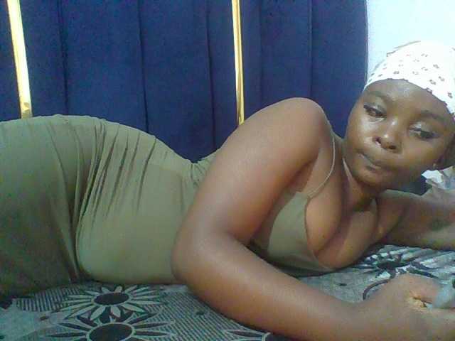 Afrikashee live cam on BongaCams