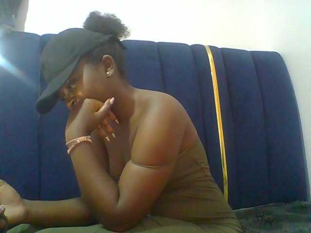 Afrikashee live cam on BongaCams