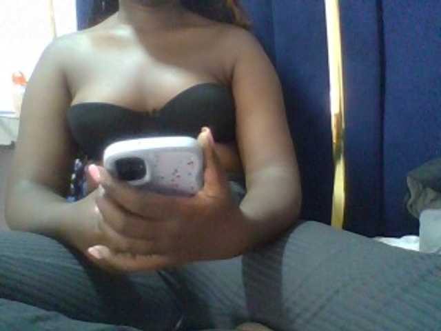 Afrikashee live cam on BongaCams