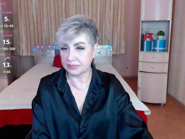 sexy-milffa live female cam on bongacams