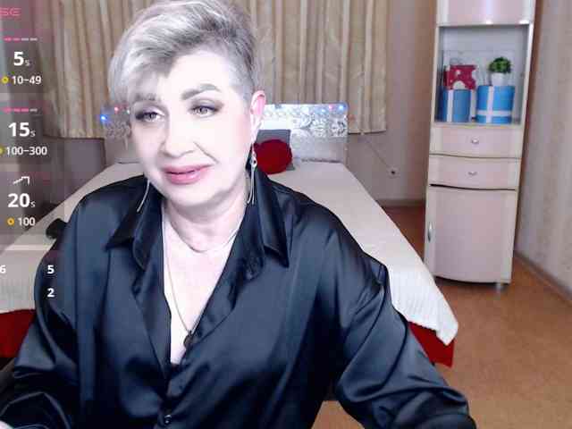 sexy-milffa live female cam on bongacams