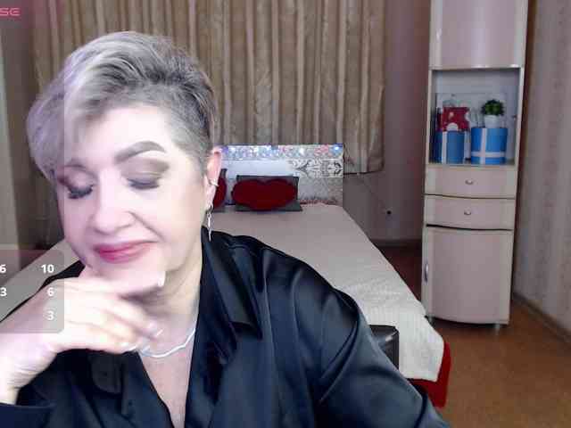 sexy-milffa live female cam on bongacams