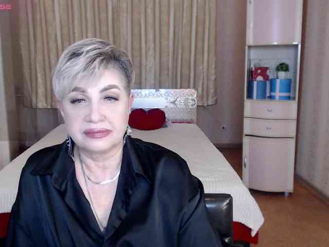 sexy-milffa live female cam on bongacams