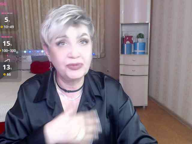 sexy-milffa live female cam on bongacams