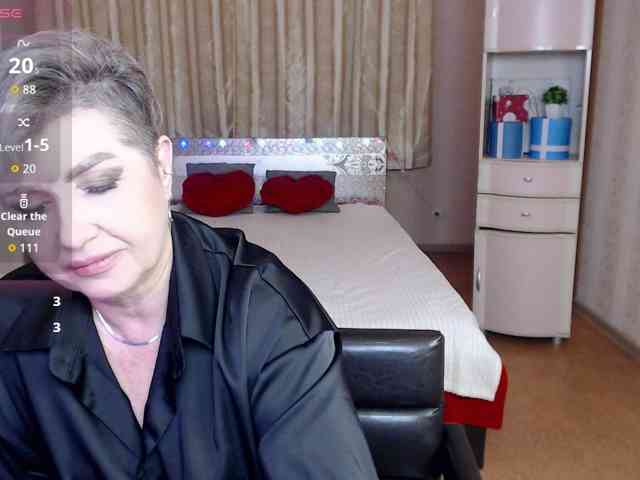 sexy-milffa live female cam on bongacams